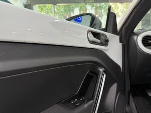 Volkswagen Beetle 2.0 TDI   - Foto 3