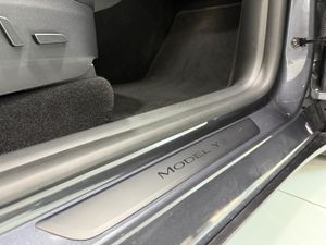 Tesla Model Y Gran autonomía Tracción integral  - Foto 12