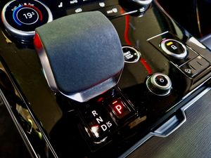 Land-Rover Range Rover Sport Dynamic SE  - Foto 20