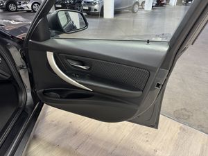 BMW Serie 3 318D  - Foto 17