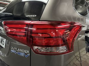 Mitsubishi Outlander plug-in híbrido OUTLANDER PHEV KAITEKI 4WD  - Foto 8