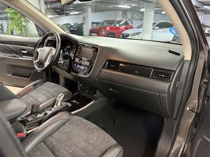 Mitsubishi Outlander plug-in híbrido OUTLANDER PHEV KAITEKI 4WD  - Foto 31