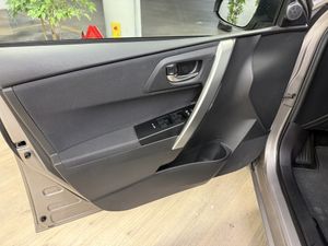 Toyota Auris Hybrid Advance  - Foto 8