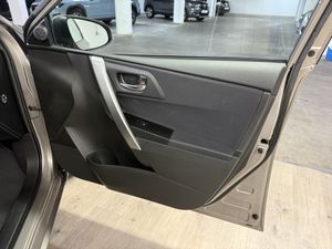 Toyota Auris Hybrid Advance  - Foto 16