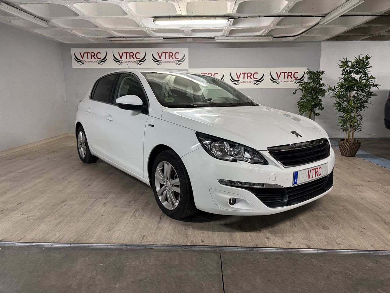 Peugeot 308 1.2 l  - Foto 1