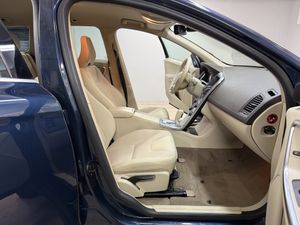 Volvo XC60 D3  MOMENTUM  - Foto 9