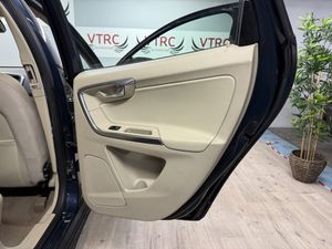 Volvo XC60 D3  MOMENTUM  - Foto 18