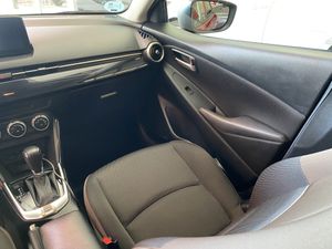 Mazda 2 1.5 GE 66kW 90CV Black Tech Edition AT  - Foto 18