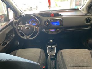 Toyota Yaris Hybrid Active  - Foto 13