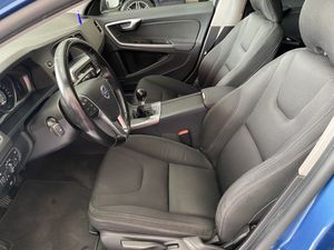 Volvo V60 2.0 D3 Momentum  - Foto 8