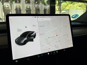 Tesla Model Y Gran autonomía Tracción integral  - Foto 6