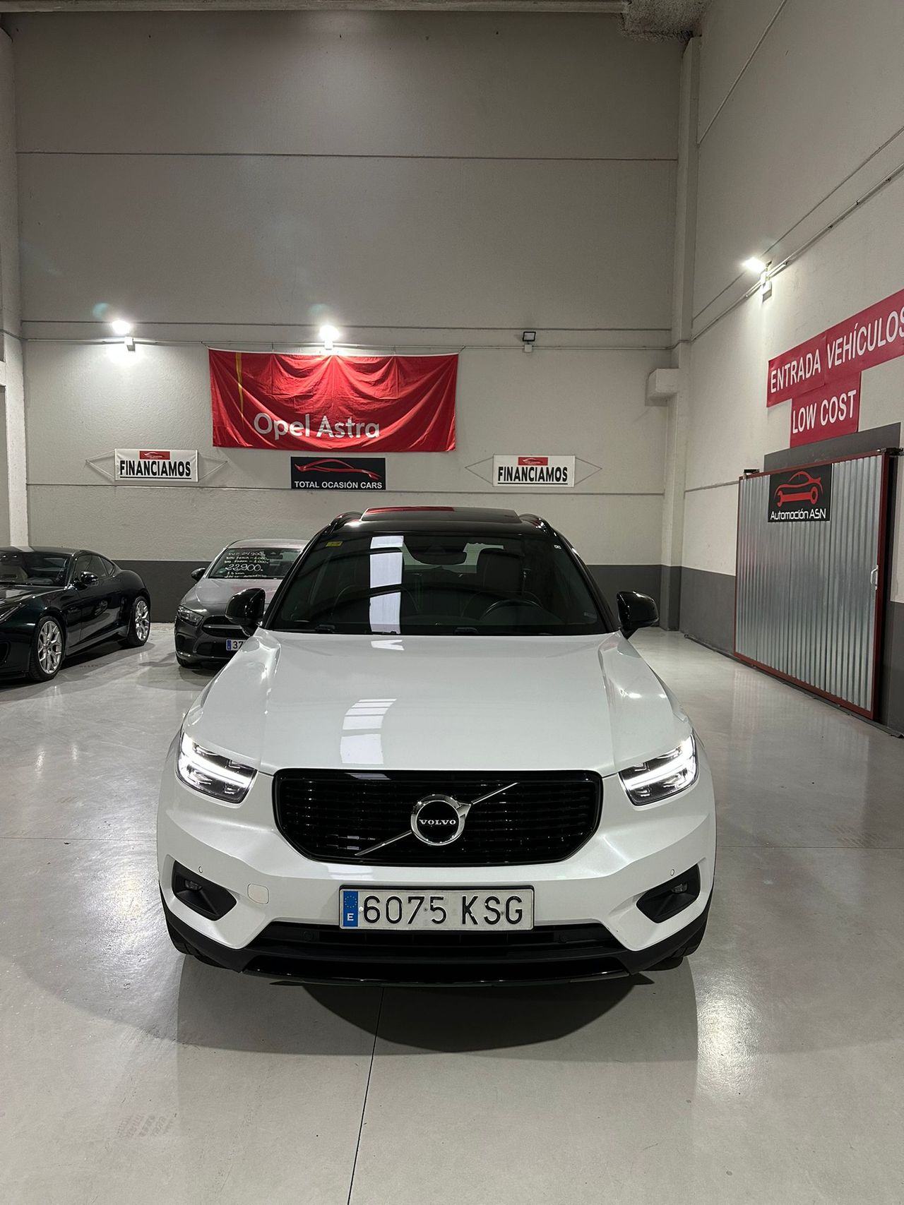 Volvo XC40 D4 R-DESIGN 2.0 190CV 2019  - Foto 1