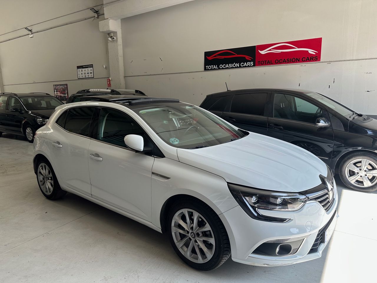 Renault Megane 1.3 TCe Zen 140CV   - Foto 1