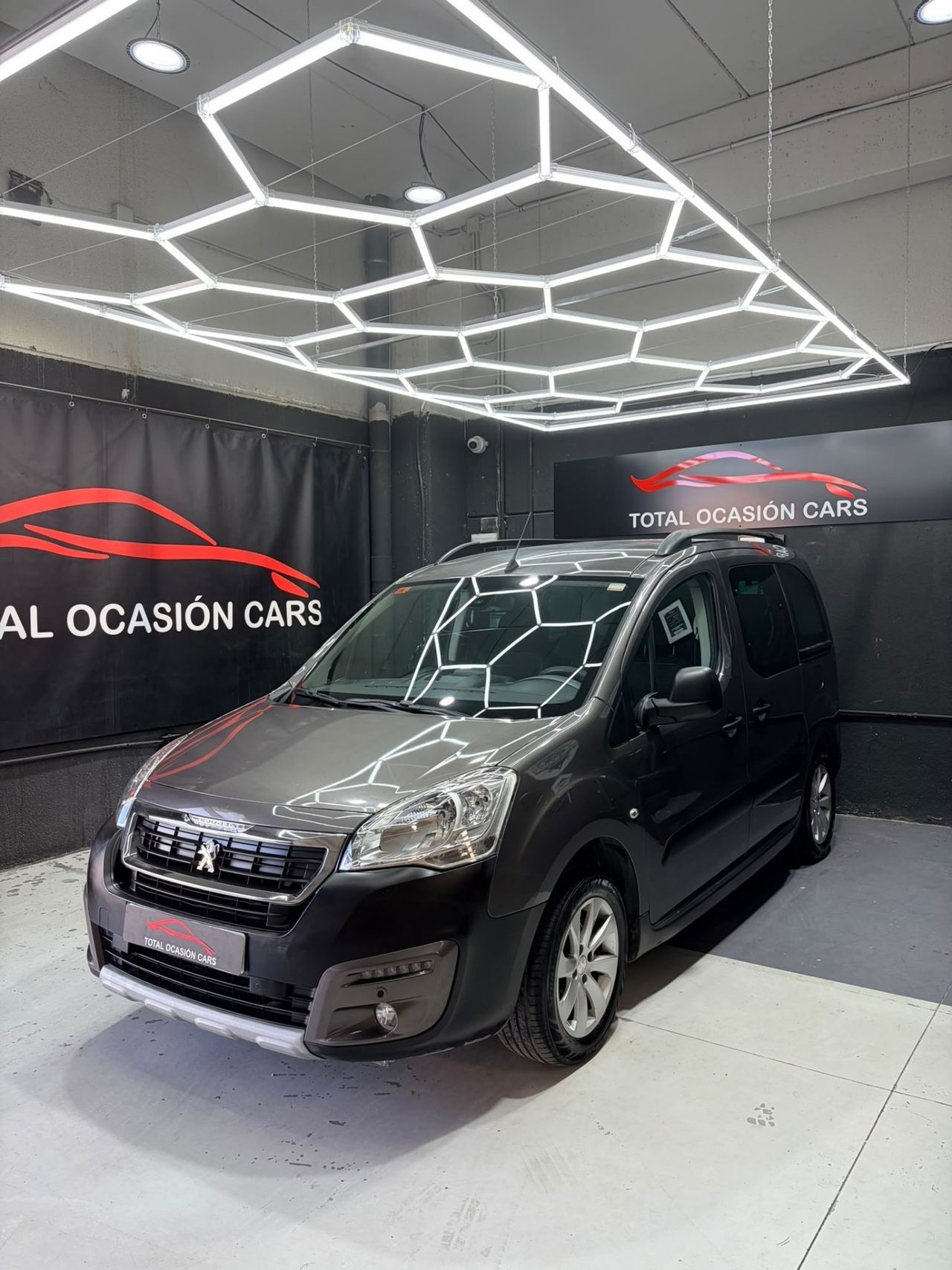 Peugeot Partner TEPEE 1.6HDI 120CV  - Foto 1