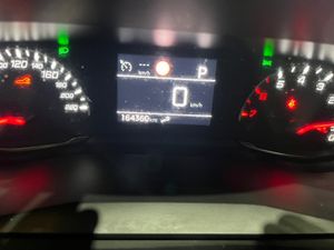 Peugeot 2008 Allure BlueHDI 130 S&S EAT8 - Foto 26