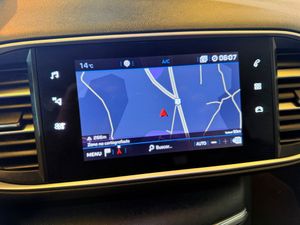 Peugeot 308 SW Allure Pack BlueHDI 130 S&S 12900 - Foto 22
