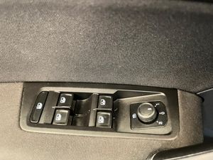Volkswagen Touran Advance 2.0 TDI 110kW (150CV) DSG - Foto 23