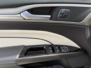 Ford Mondeo 2.0 EcoBoost 240CV Auto Vignale Sedán - Foto 11