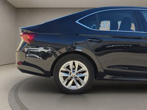 Skoda Octavia 1.5 TSI 110kW150CV mHEV DSG Selection - Foto 9