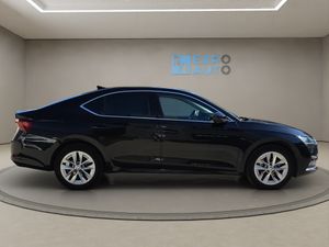 Skoda Octavia 1.5 TSI 110kW150CV mHEV DSG Selection - Foto 8