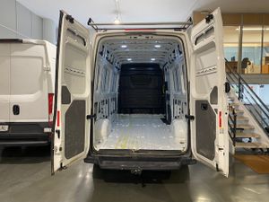 Volkswagen Crafter 35 Furgon BL TA L4H3 2.0TDI 103kW 140CV - GARANTIA FÁBRICA 07/2026  - Foto 12