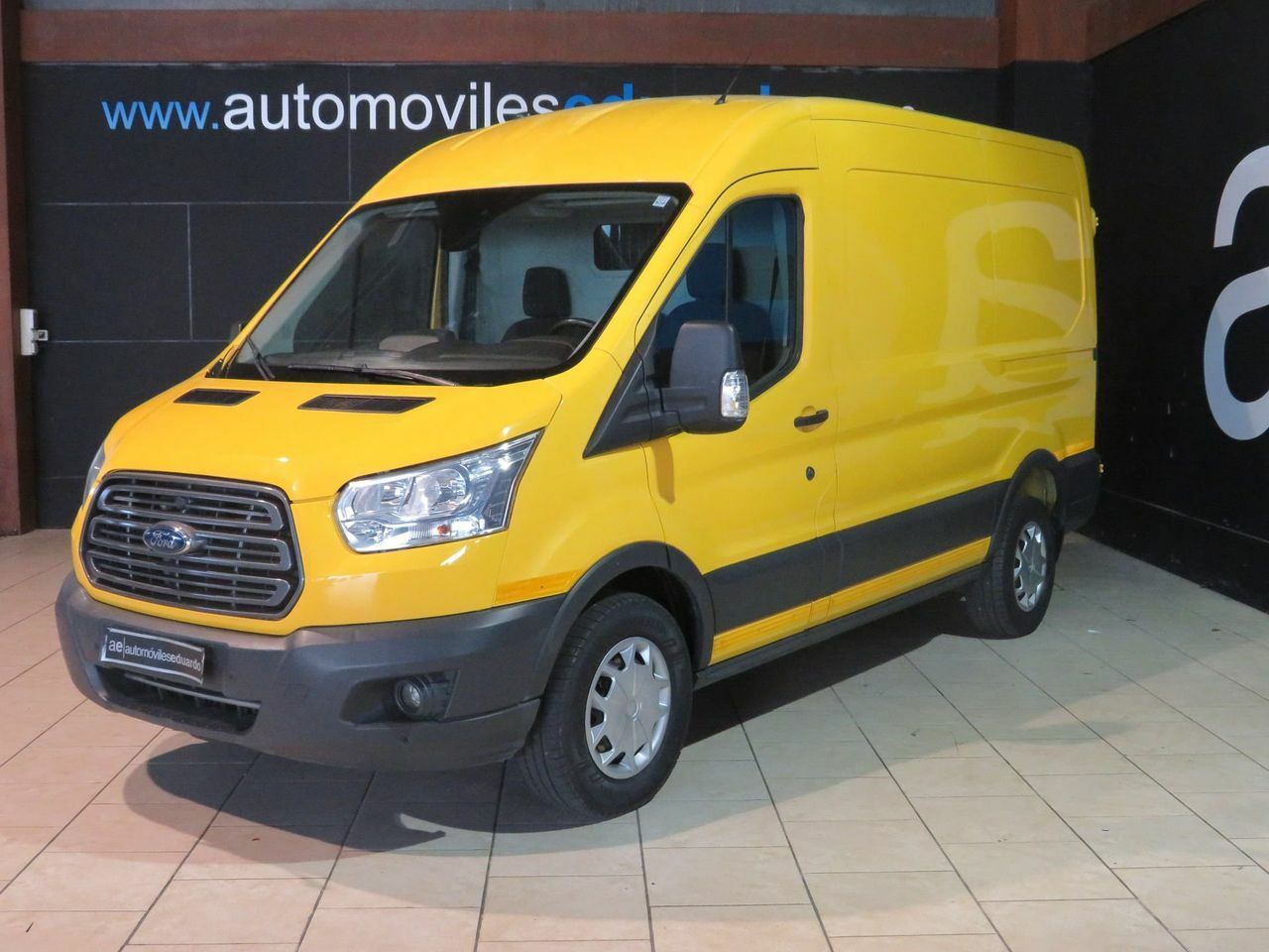 Ford Transit 350 130cv L2H2 Van Ambiente Delantera  - Foto 1