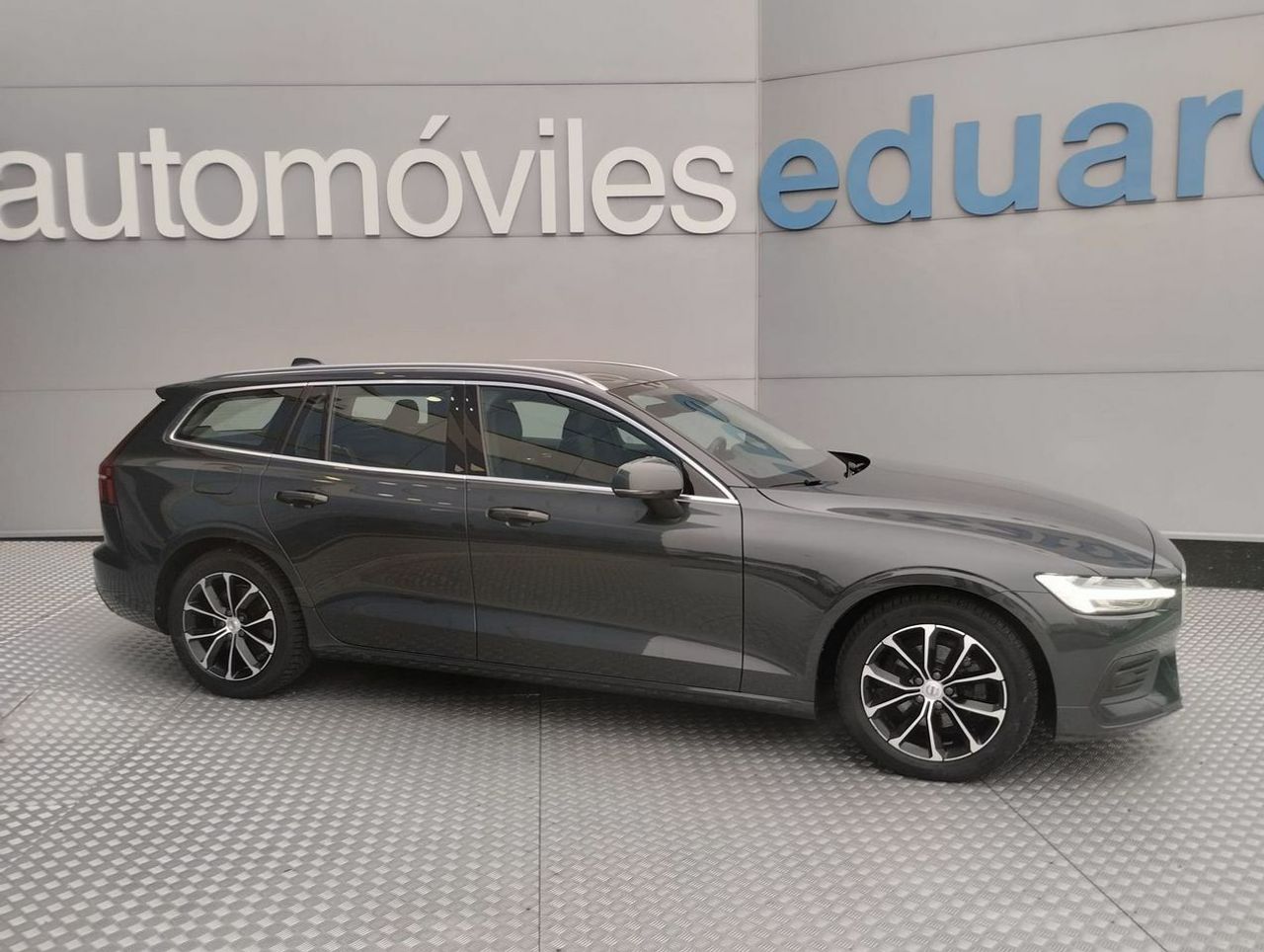 Volvo V60 2.0 D3 Momentum - Foto 1