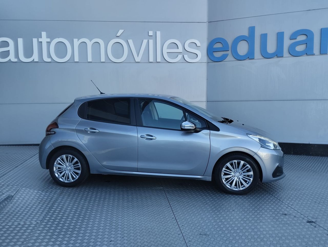 Peugeot 208 5p Signature 1.2 PureTech 82 S&S - Foto 1
