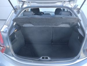 Peugeot 208 5p Signature 1.2 PureTech 82 S&S - Foto 13