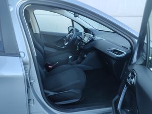Peugeot 208 5p Signature 1.2 PureTech 82 S&S - Foto 9