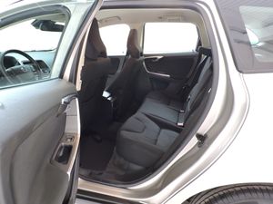 Volvo XC60 Kinetic D3 Aut. - Foto 11