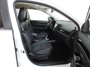 Mitsubishi Outlander 2.4 PHEV MOTION AUTO 4WD - Foto 9