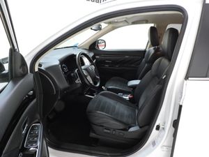 Mitsubishi Outlander 2.4 PHEV MOTION AUTO 4WD - Foto 8