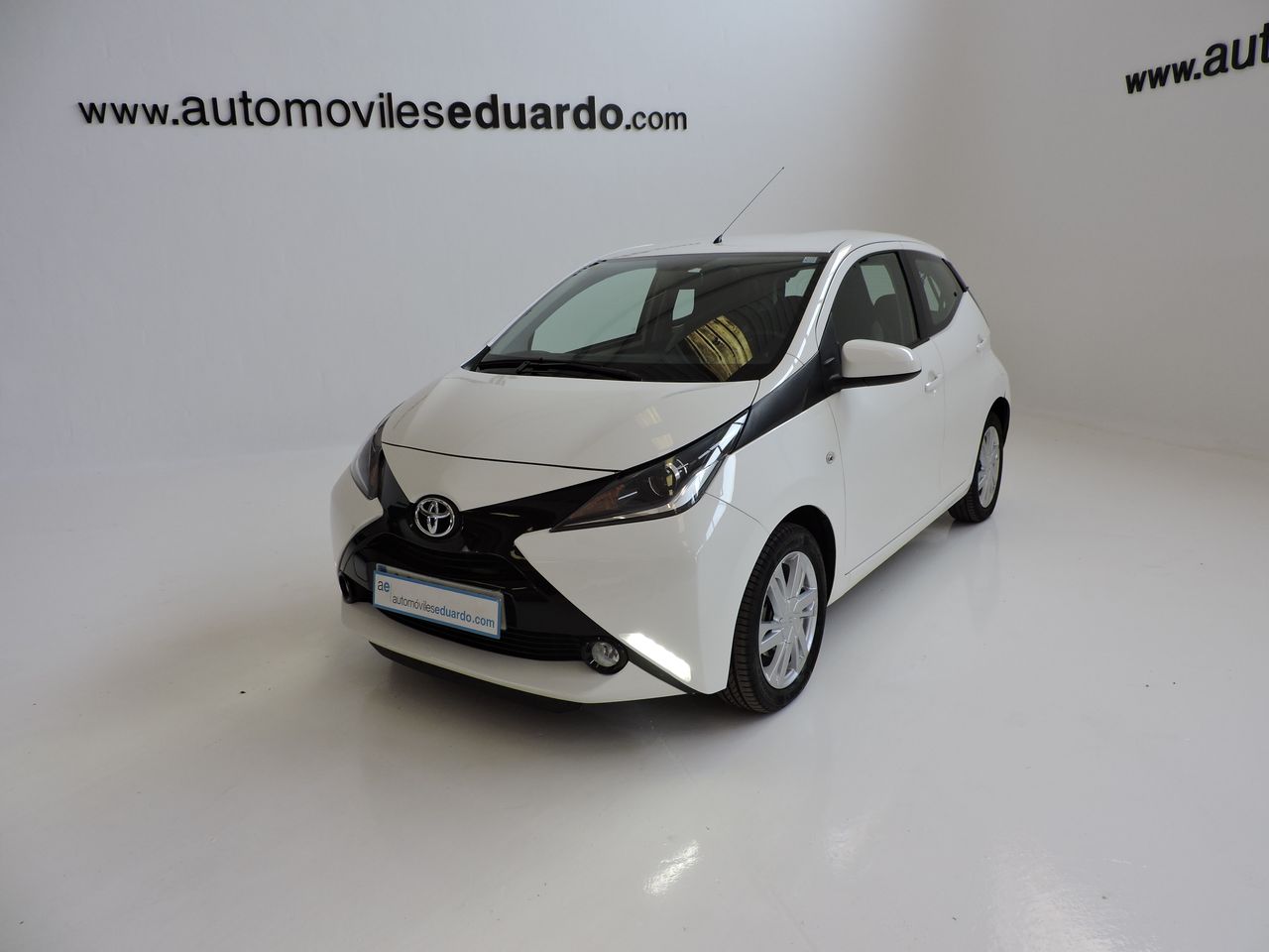 Toyota Aygo 5p 70 x-play - Foto 1