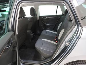 Skoda Kamiq Kamiq 1.6 TDI 85kW 115CV DSG7 Style - Foto 10