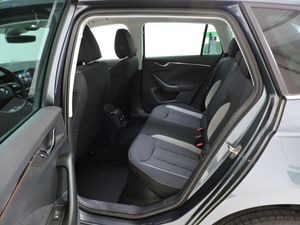 Skoda Kamiq Kamiq 1.6 TDI 85kW 115CV DSG7 Style - Foto 10