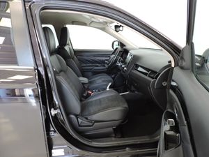 Mitsubishi Outlander PHEV Kaiteki 4WD - Foto 13