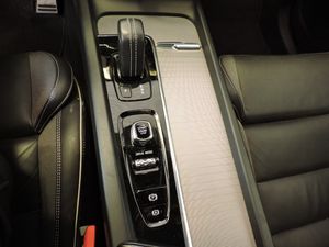 Volvo XC60 T6 AWD Recharge R-Design - Foto 12