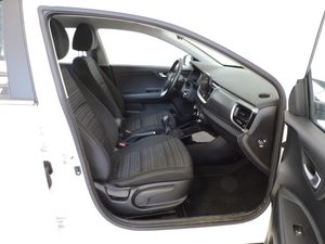 Kia Stonic 1.0 T-GDi MHEV iMT 74 kW (100 CV) Drive - Foto 9