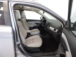 Mitsubishi Outlander PHEV Kaiteki 4WD - Foto 9