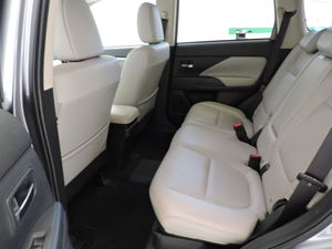 Mitsubishi Outlander PHEV Kaiteki 4WD - Foto 11