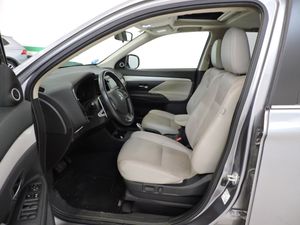 Mitsubishi Outlander PHEV Kaiteki 4WD - Foto 8