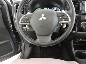 Mitsubishi Outlander PHEV Kaiteki 4WD - Foto 11