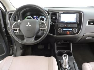 Mitsubishi Outlander PHEV Kaiteki 4WD - Foto 7