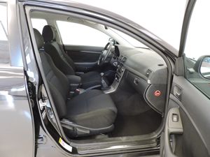 Toyota Avensis Wagon 1.8 VVT-i Sol - Foto 9