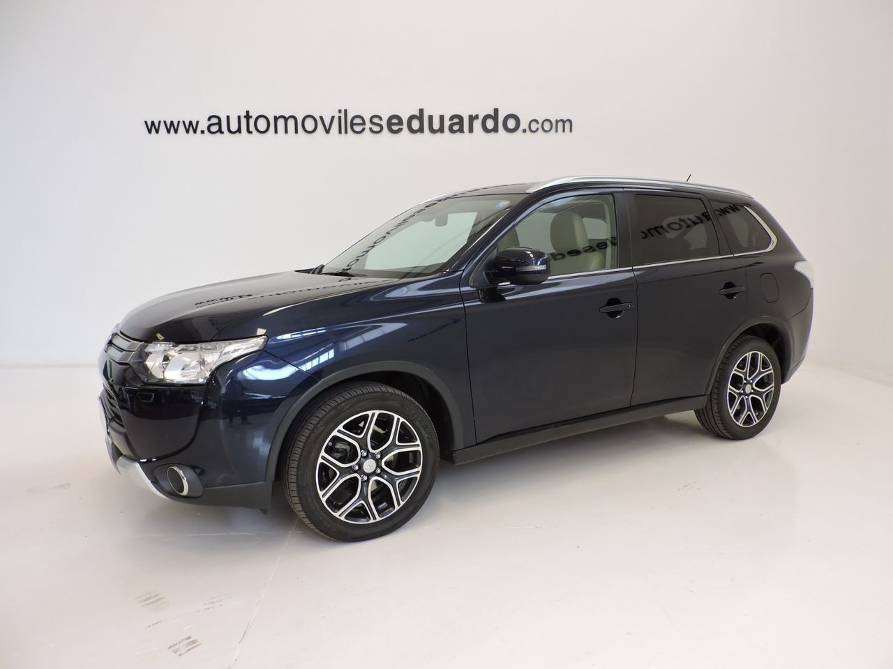 Mitsubishi Outlander Kaiteki 4WD 220 DI-D 6AT 7 plazas - Foto 1