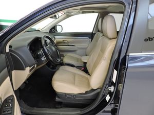 Mitsubishi Outlander Kaiteki 4WD 220 DI-D 6AT 7 plazas - Foto 8
