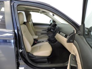 Mitsubishi Outlander Kaiteki 4WD 220 DI-D 6AT 7 plazas - Foto 9