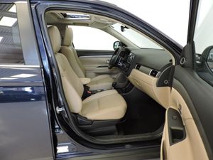 Mitsubishi Outlander Kaiteki 4WD 220 DI-D 6AT 7 plazas - Foto 9