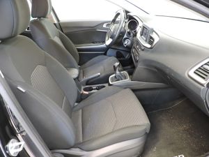 Kia Ceed 5p 1.0 T-GDi Concept 88 kW - Foto 9